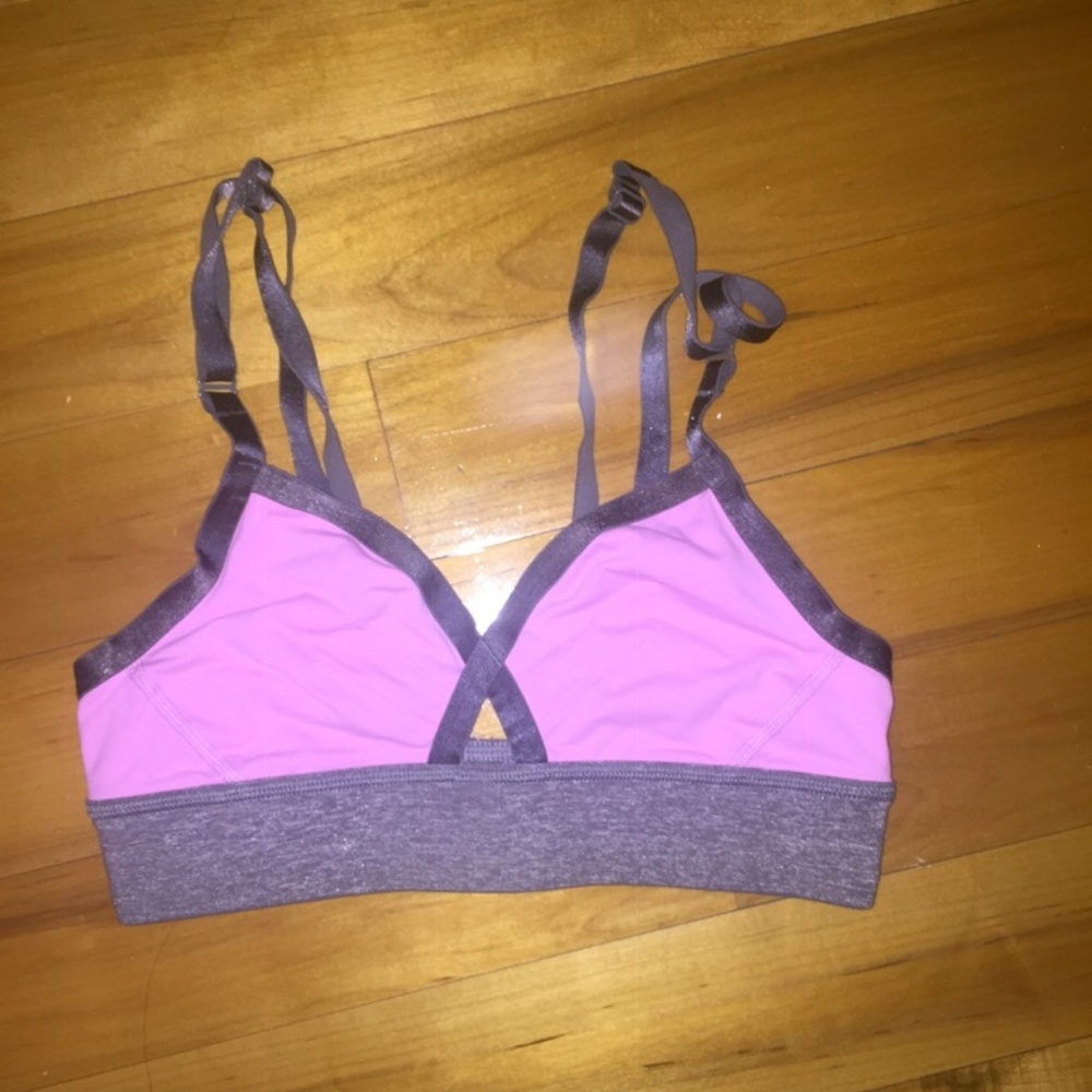 Lululemon sports bra